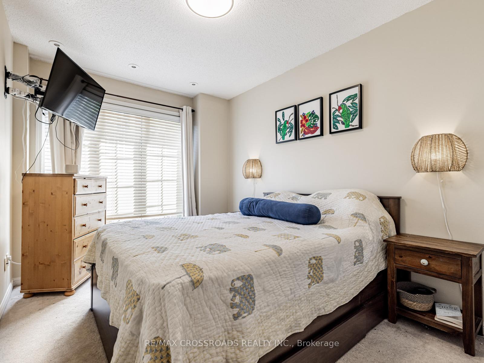 2 Bedrooms Condo at 5 Everson, Toronto For sale