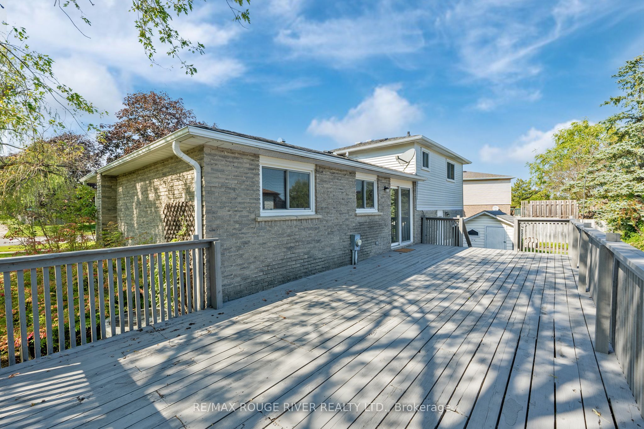 1 Applewood Crescent