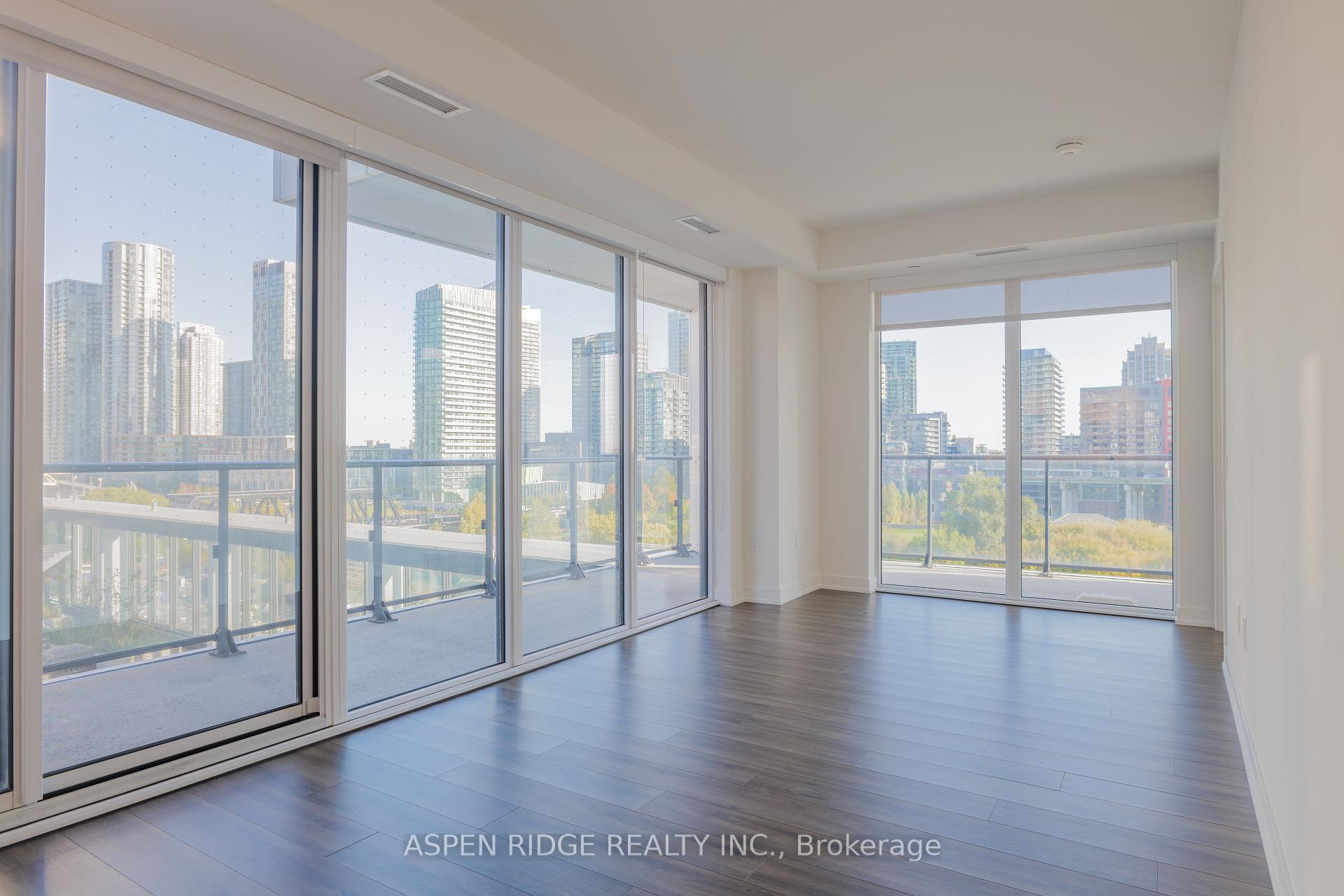 3 Bedrooms Condo at 9 TECUMSETH,  Toronto For sale