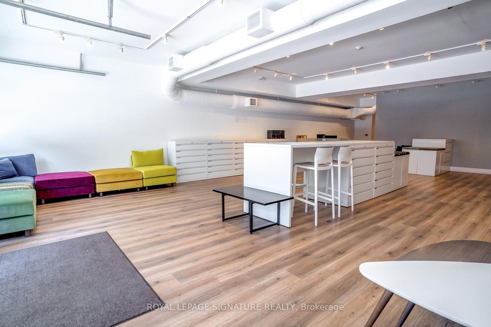 926 King Street W, #Main