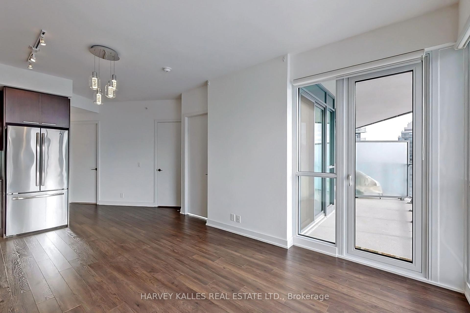 2 Bedrooms Condo at 10 Park Lawn, Toronto For sale