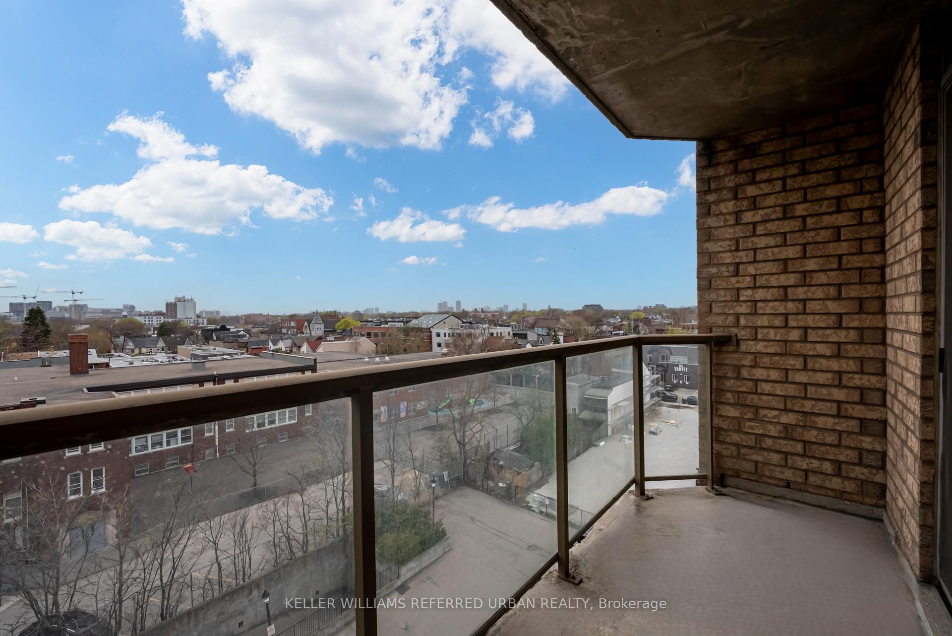 1 Bedroom Condo at 140 Bathurst, Toronto For sale