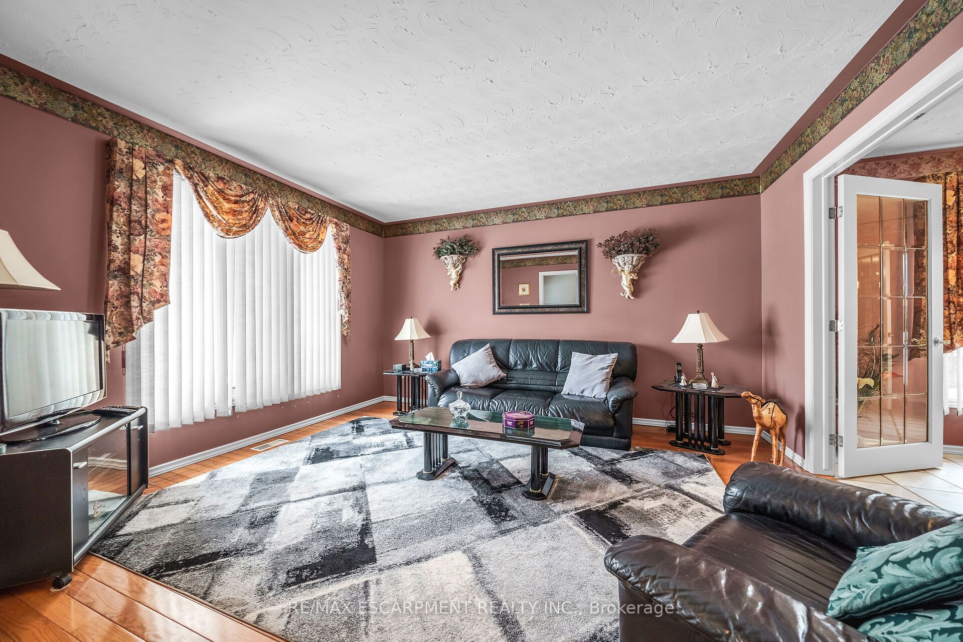 122 Fieldway Drive