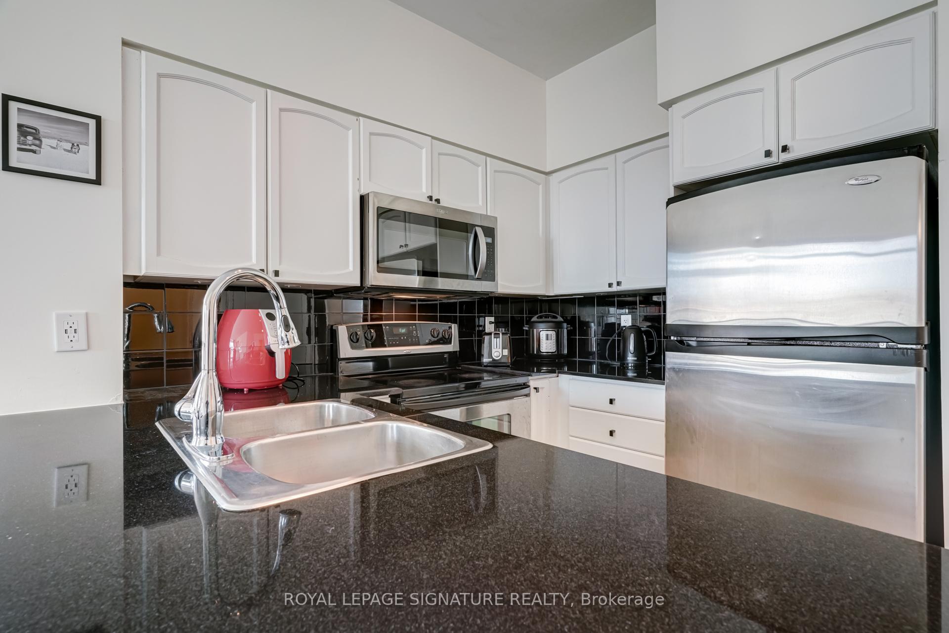 2 Bedrooms Condo at 231 Fort York, Toronto For sale