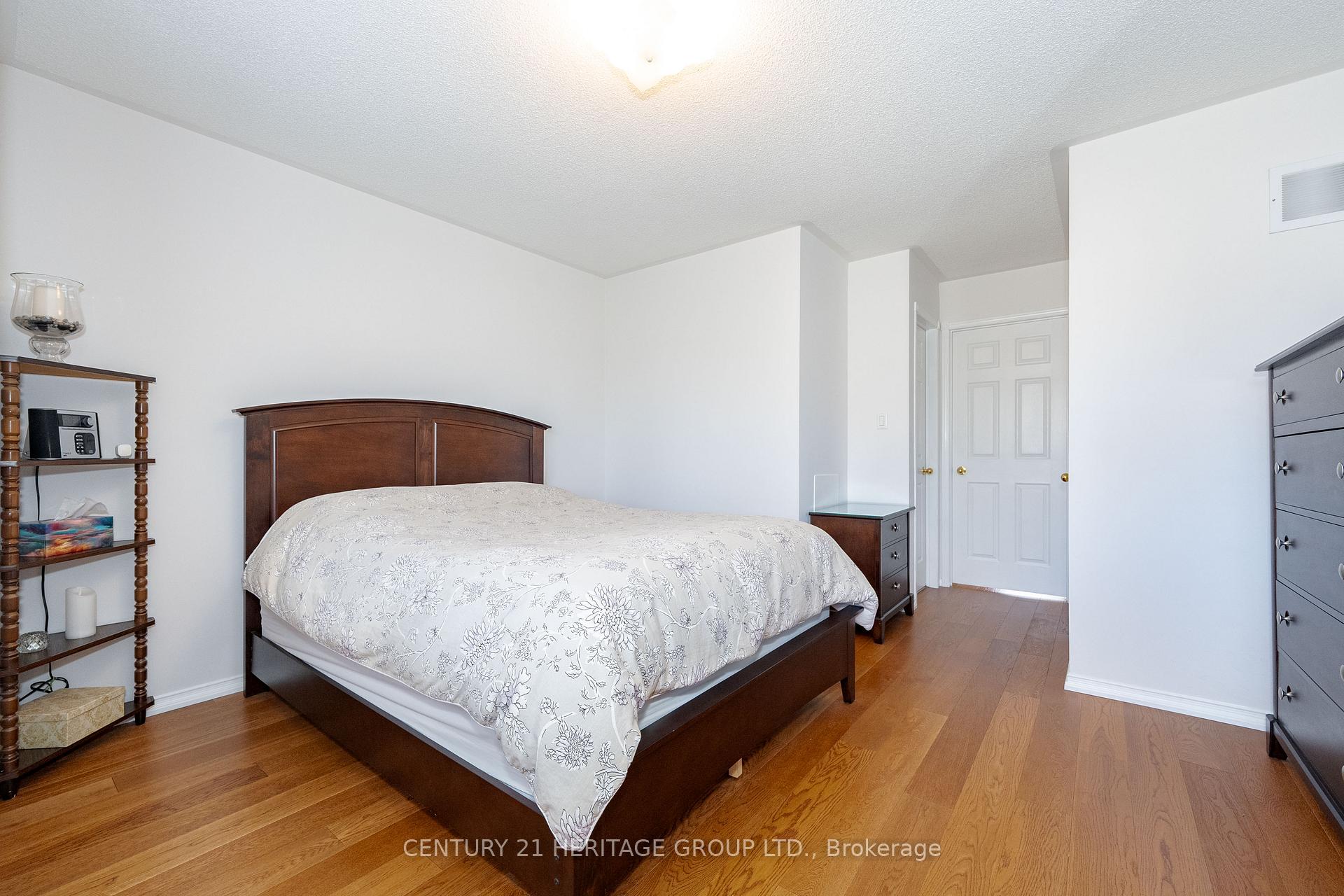 3 Bedrooms Condo at 124 Rory,  Toronto For sale
