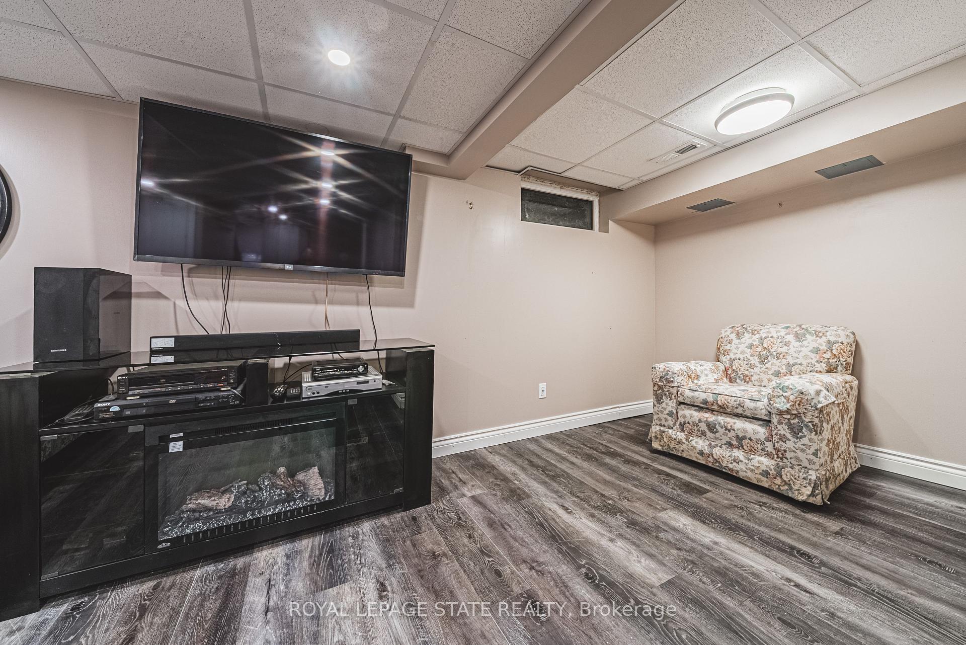 3 Bedrooms Condo at 100 Quigley, Hamilton For sale