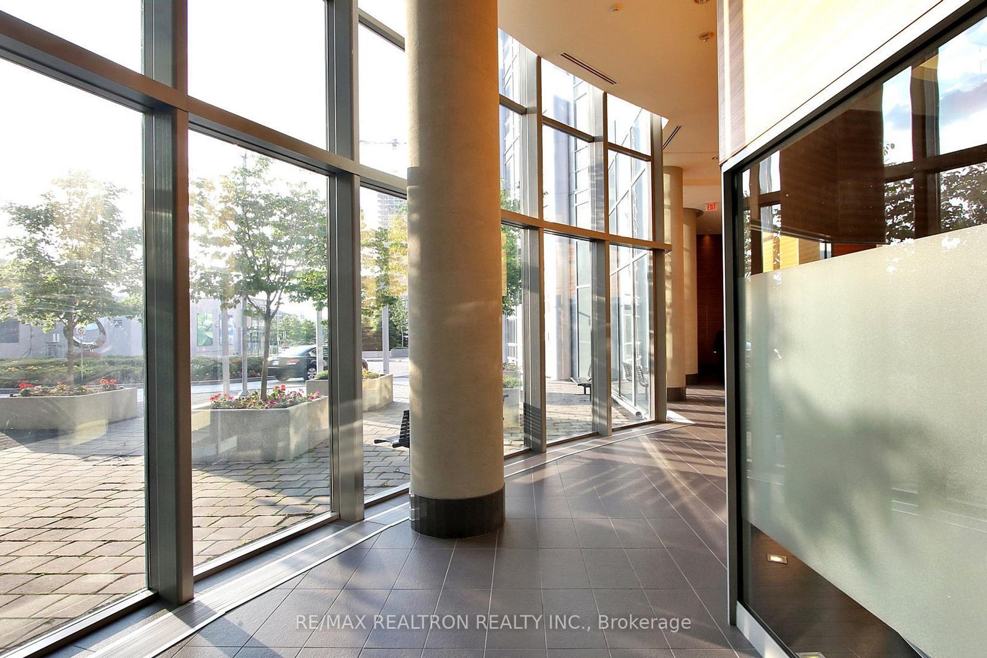 2 Bedrooms Condo at 125 Village Green, Toronto For sale