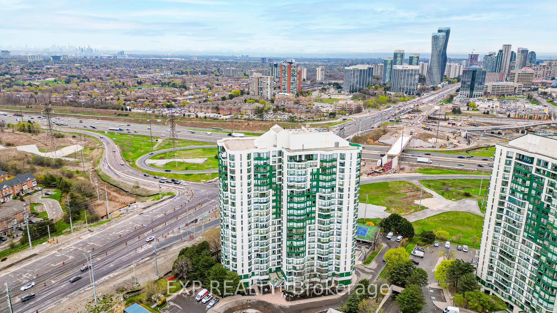 3 Bedrooms Condo at 4450 Tucana,  Mississauga For sale