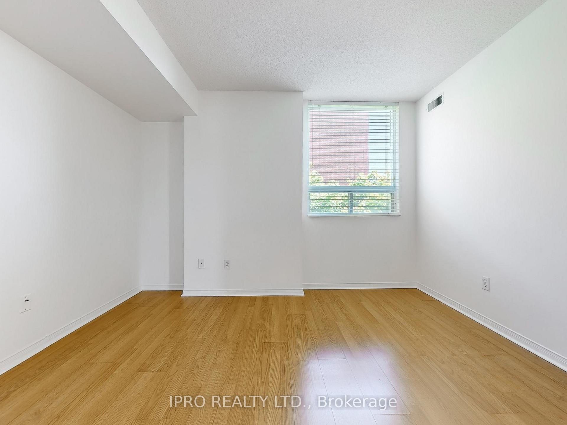 2 Bedrooms Condo at 32 Tannery, Mississauga For sale
