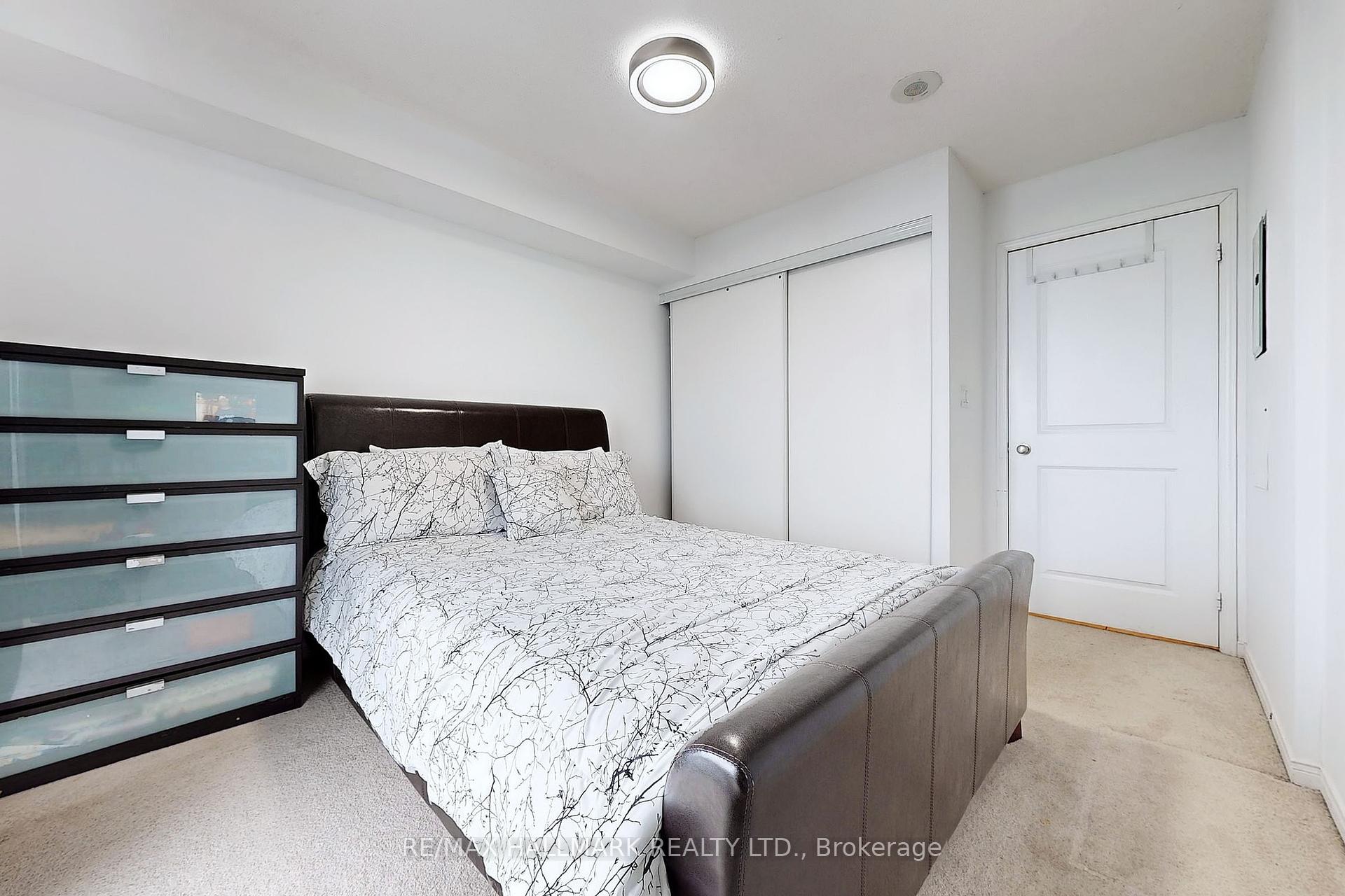 1 Bedroom Condo at 6 Rosebank,  Toronto For sale