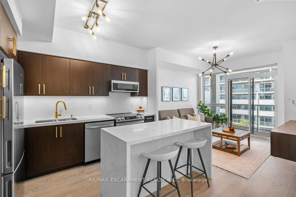 2 Bedrooms Condo at 55 Speers, Oakville For sale