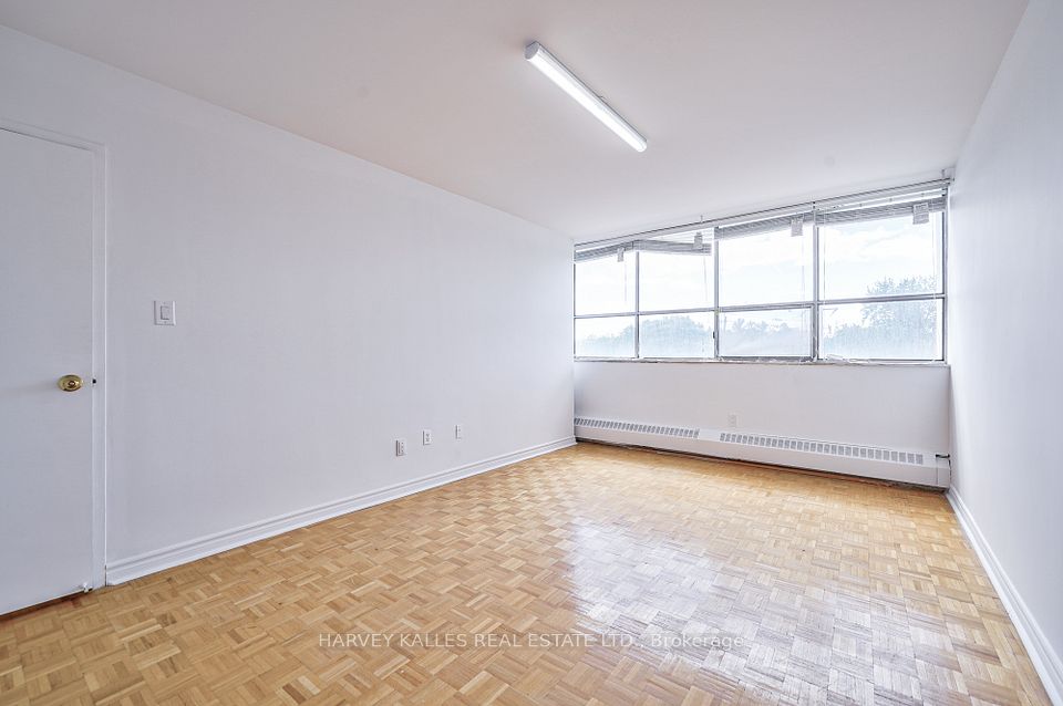 2000 Sheppard Avenue W 411