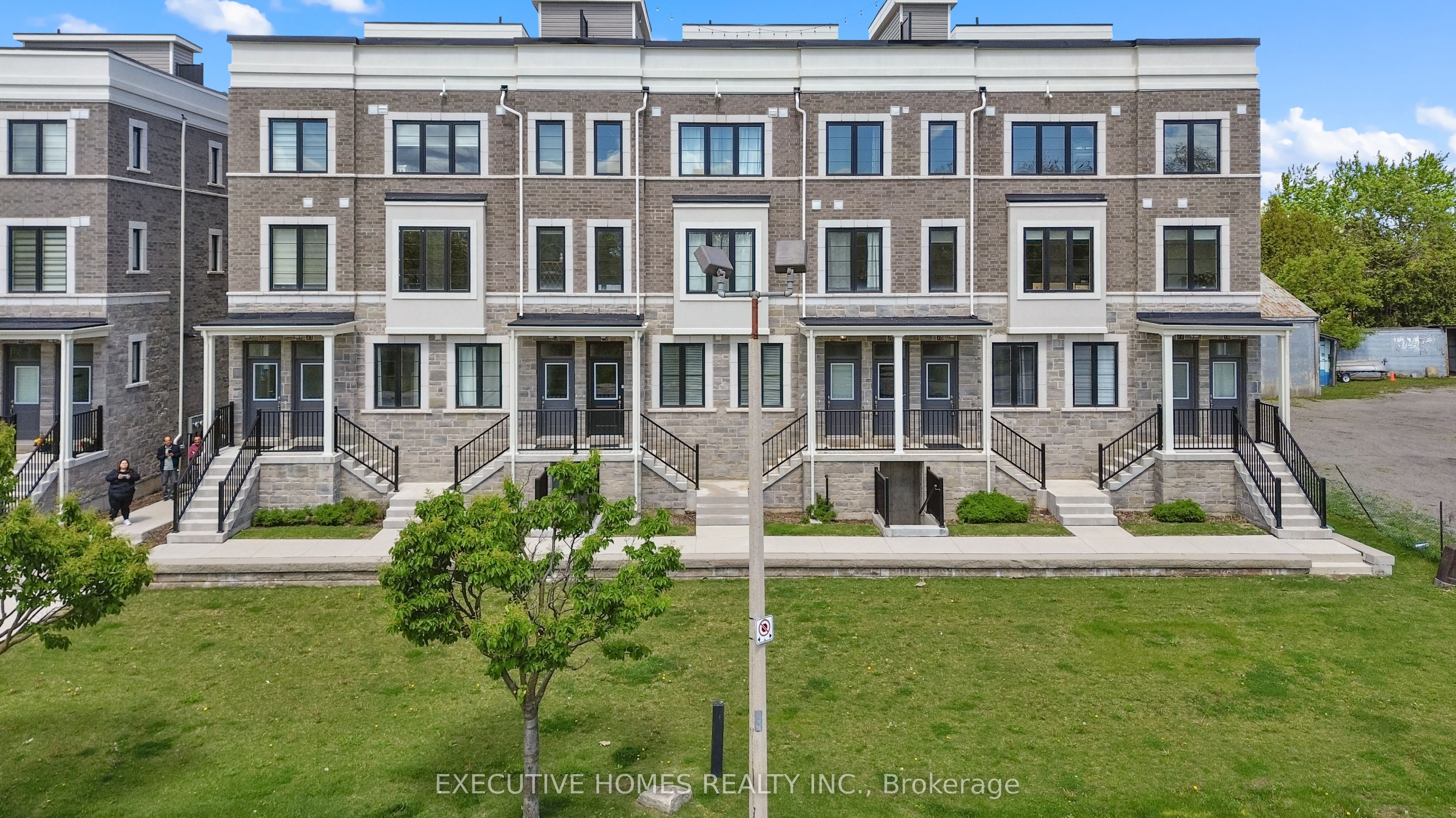 383 Dundas Street E, #74