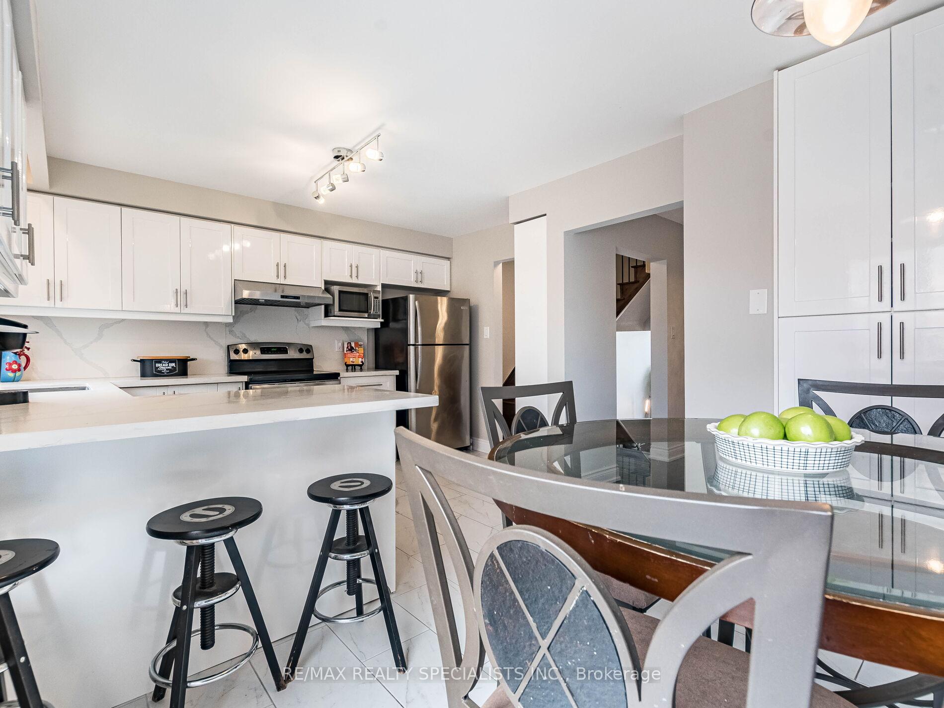 3 Bedrooms Condo at 1764 Rathburn,  Mississauga For sale