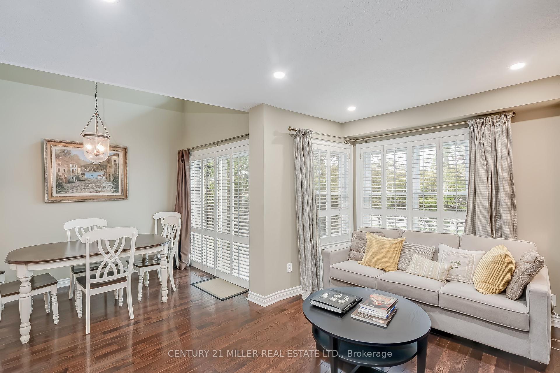 3 Bedrooms Condo at 1240 Westview, Oakville For sale