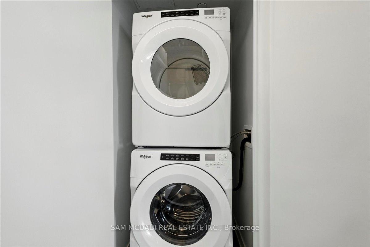 2 Bedrooms Condo at 405 Dundas, Oakville For sale