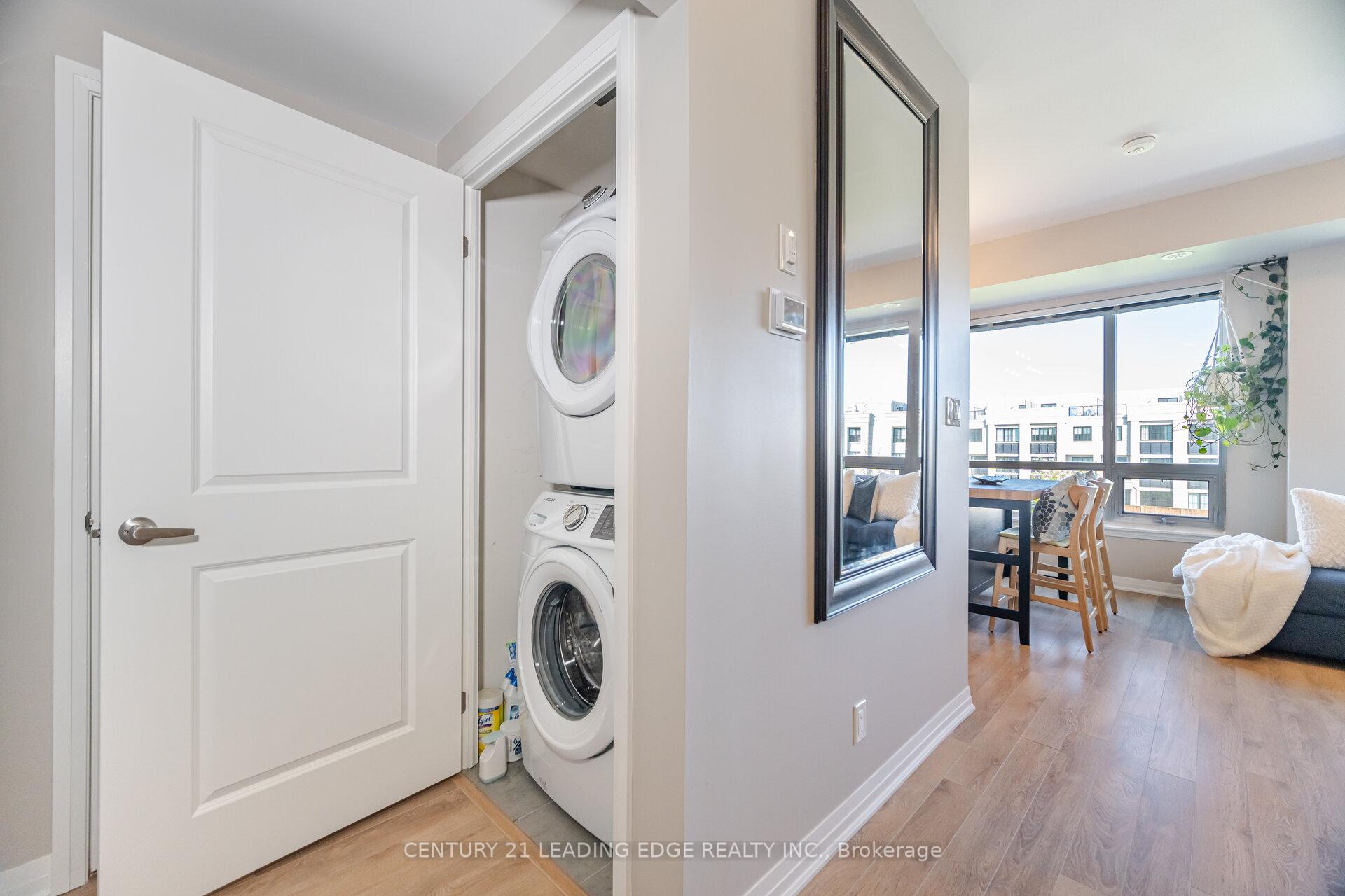 2 Bedrooms Condo at 650 Atwater, Mississauga For sale