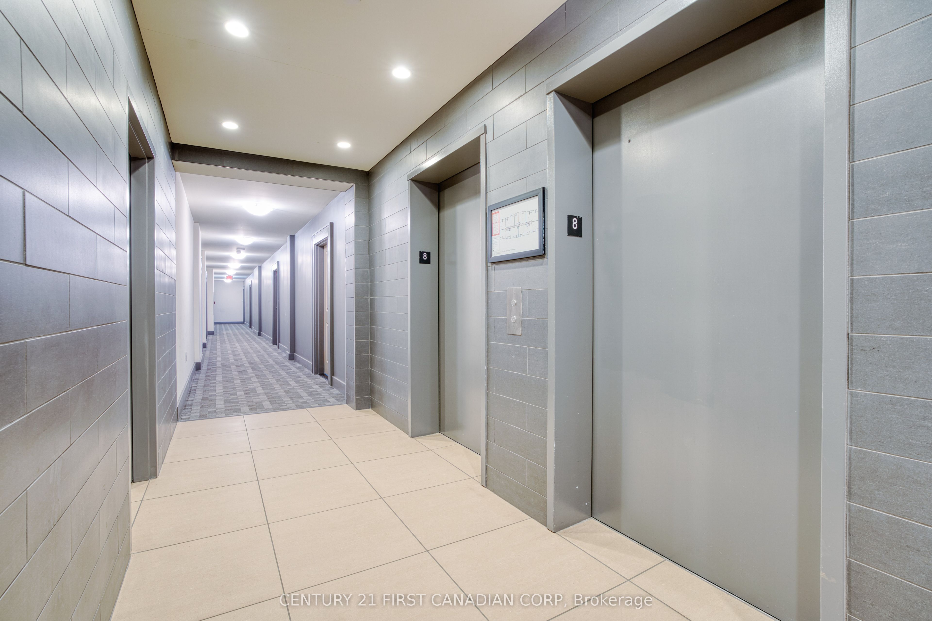 240 Villagewalk Boulevard, #812