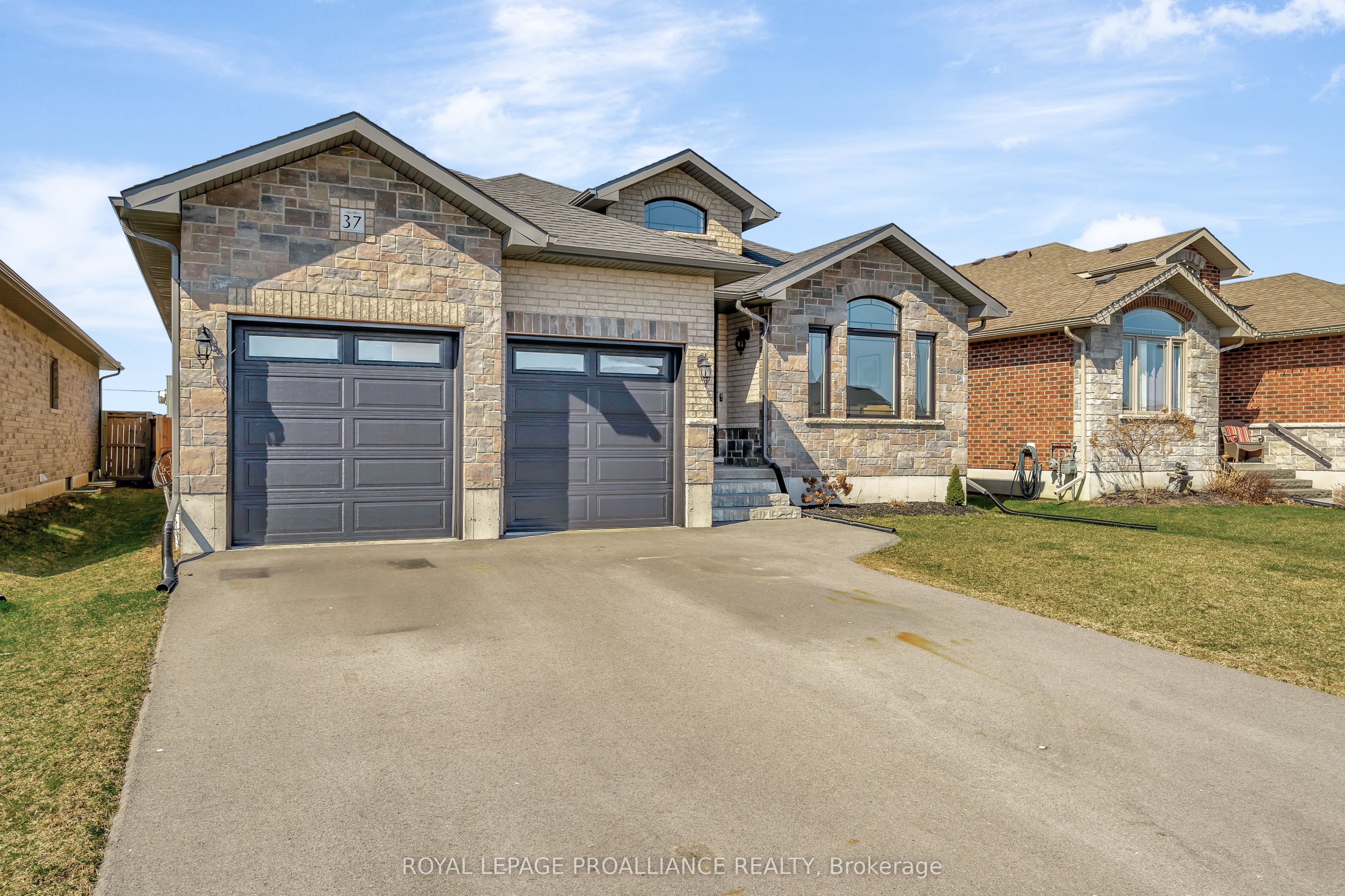 37 Crews Crescent, Quinte West, ON K8V 0G4