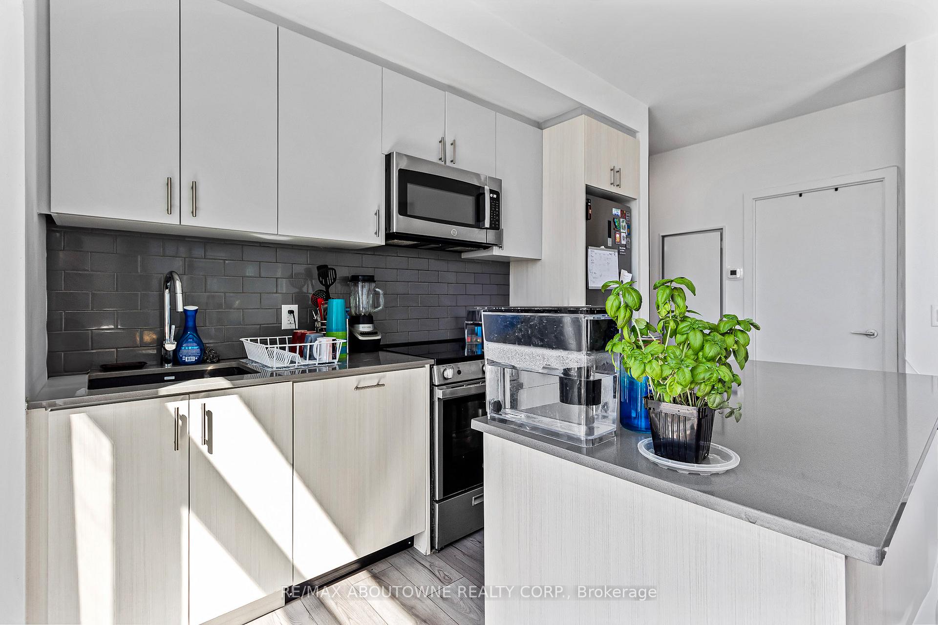 3 Bedrooms Condo at 1195 The Queensway, Toronto For sale