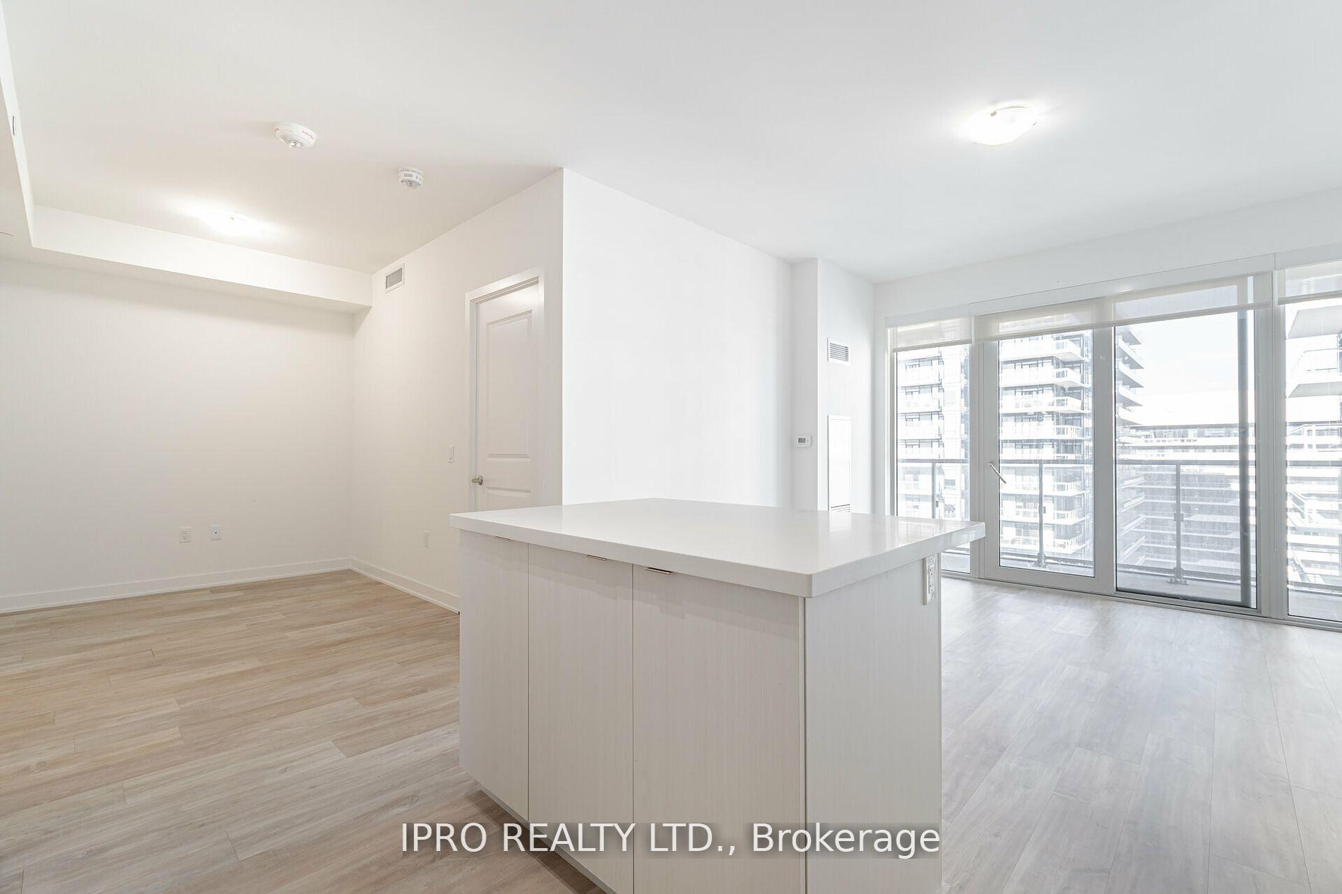 3 Bedrooms Condo at 4675 Metcalfe, Mississauga For sale