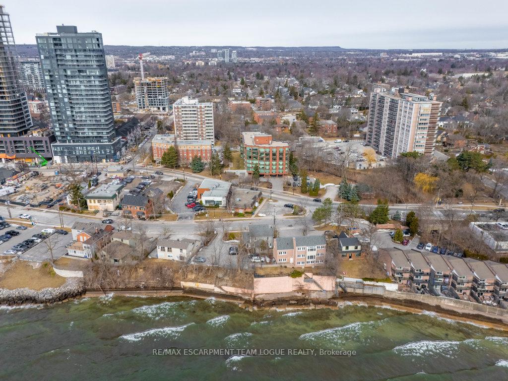 2 Bedrooms Condo at 2121 Lakeshore,  Burlington For sale
