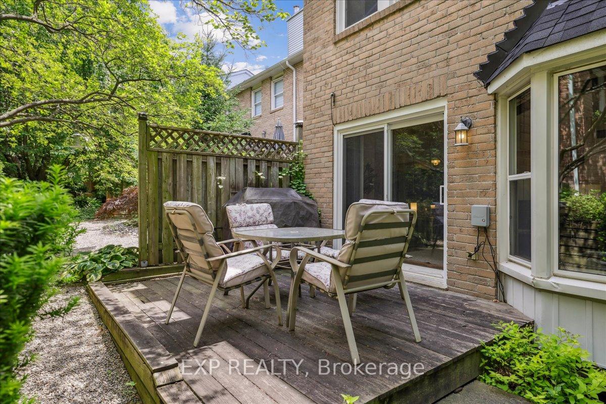 3 Bedrooms Condo at 62 Tamarack, Toronto For sale