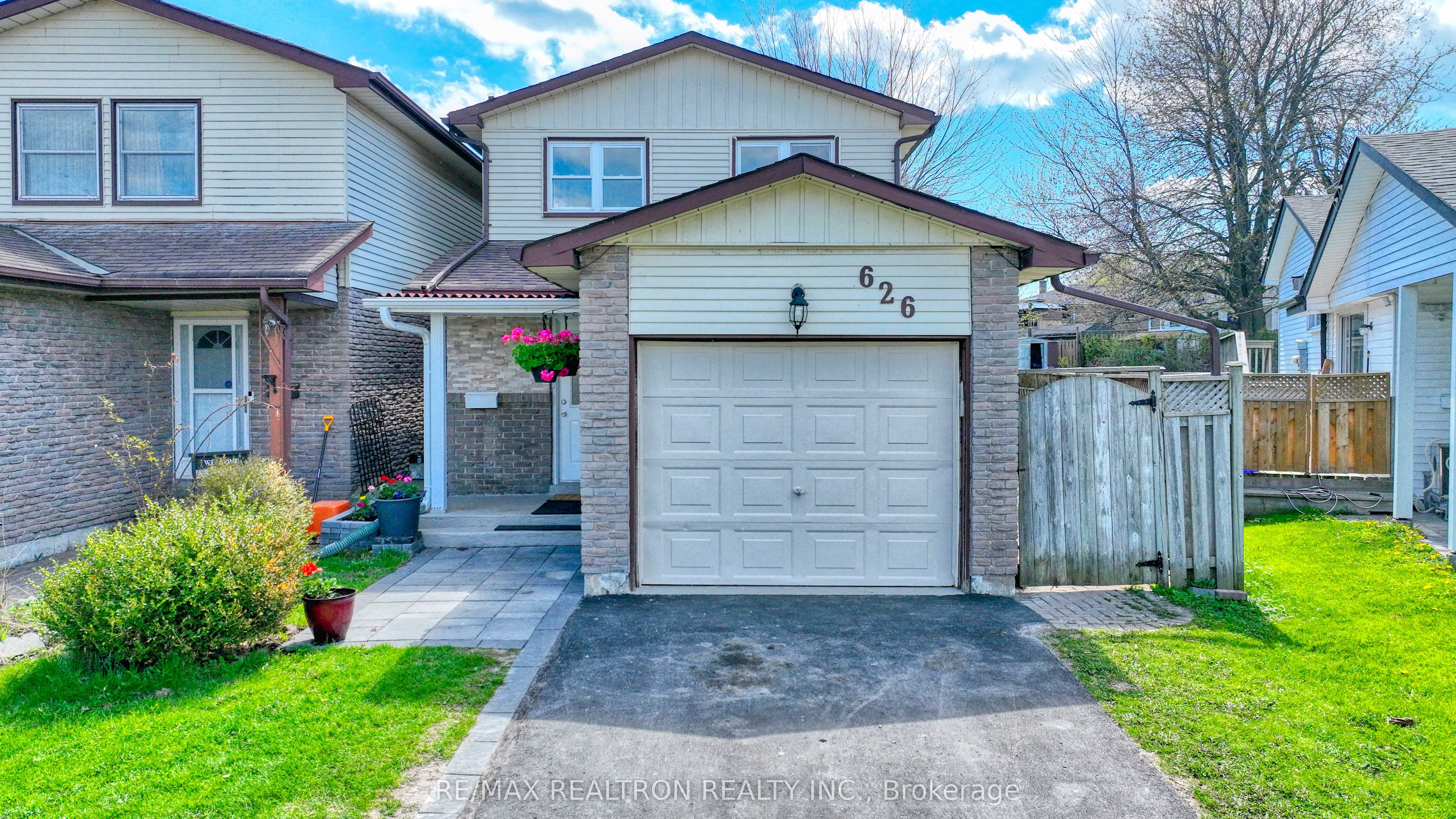 626 Balsam Crescent, Oshawa, ON L1J 6A2