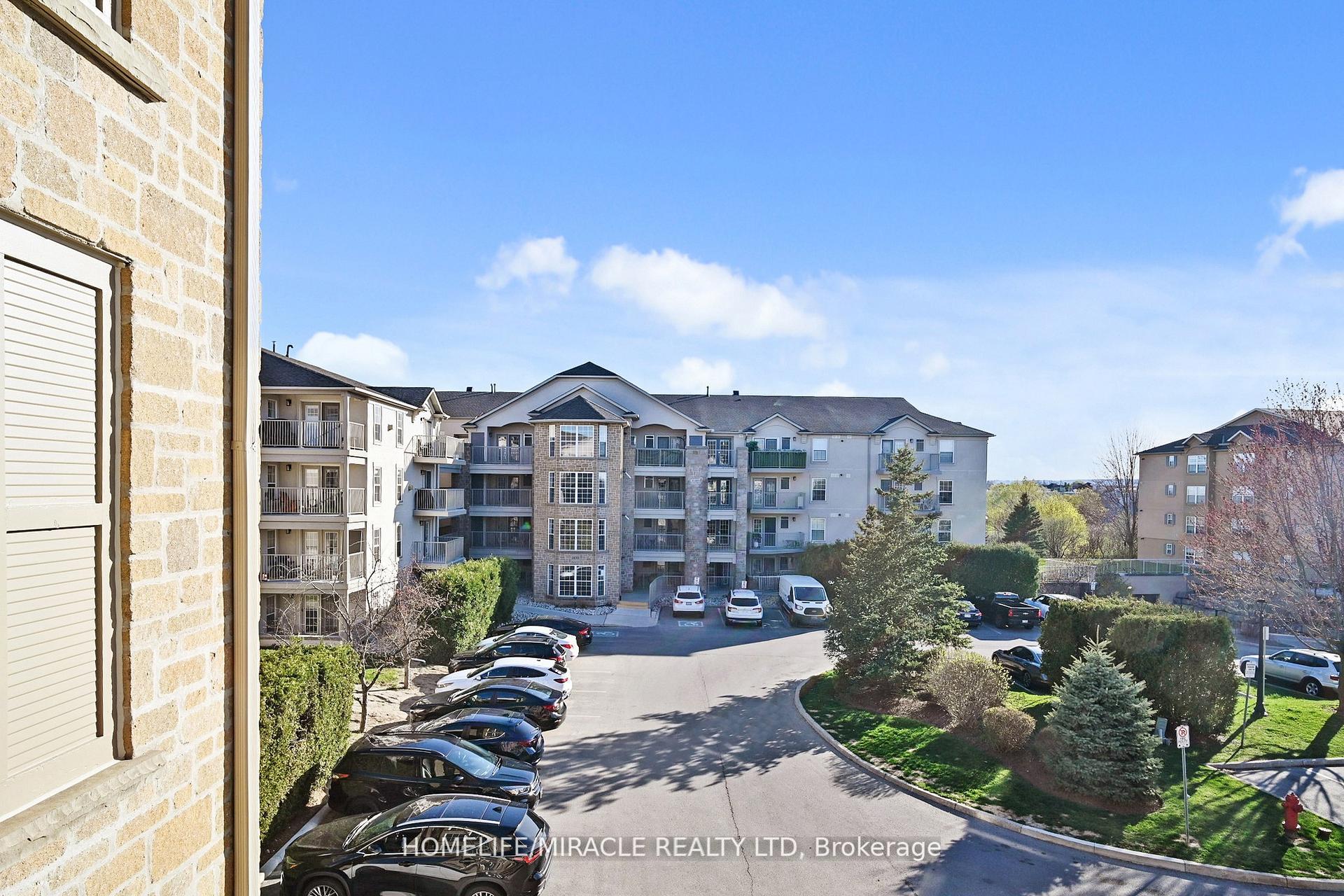 2 Bedrooms Condo at 1440 Bishops, Oakville For sale