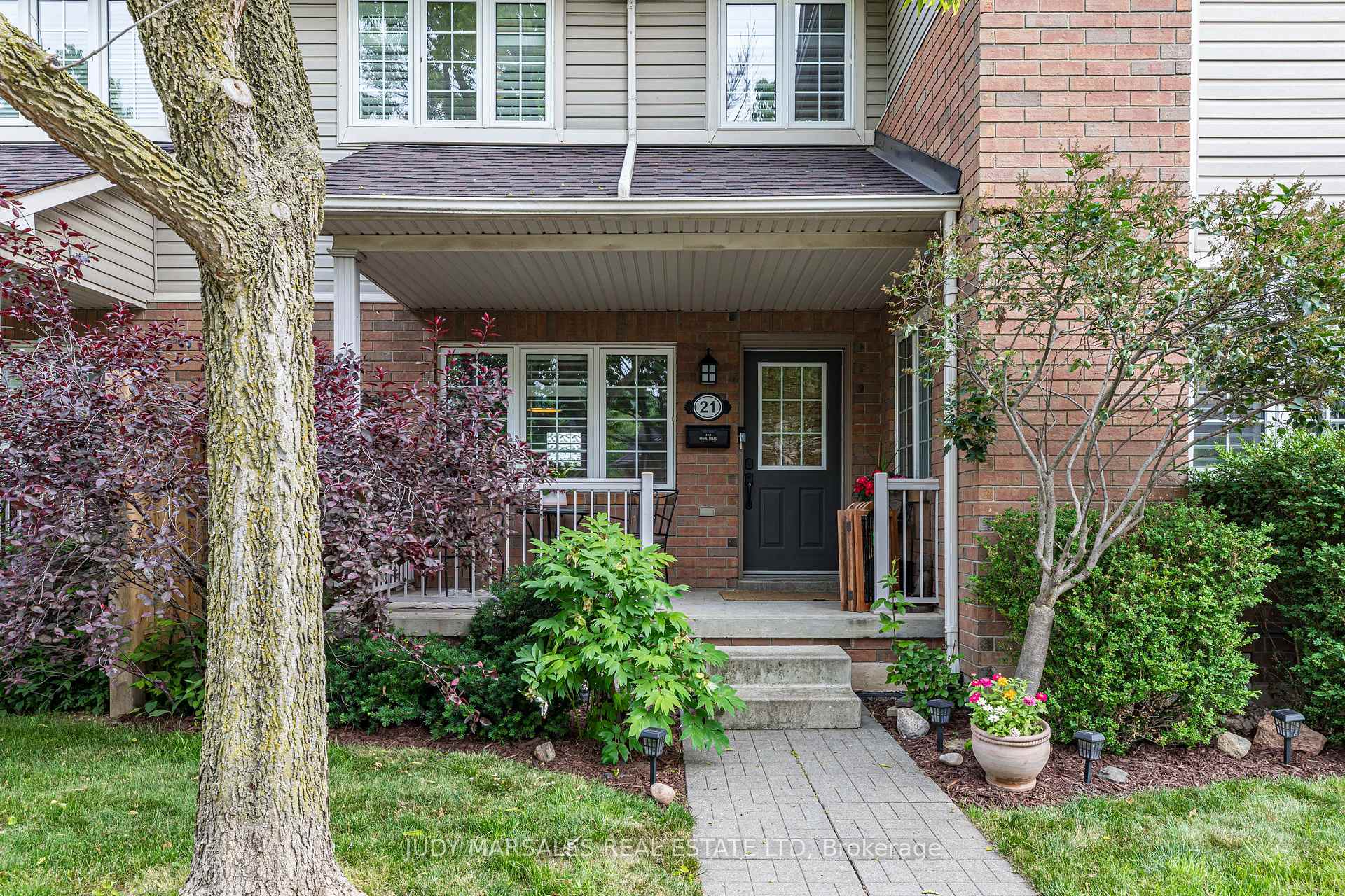 3 Bedrooms Condo at 100 Beddoe, Hamilton For sale
