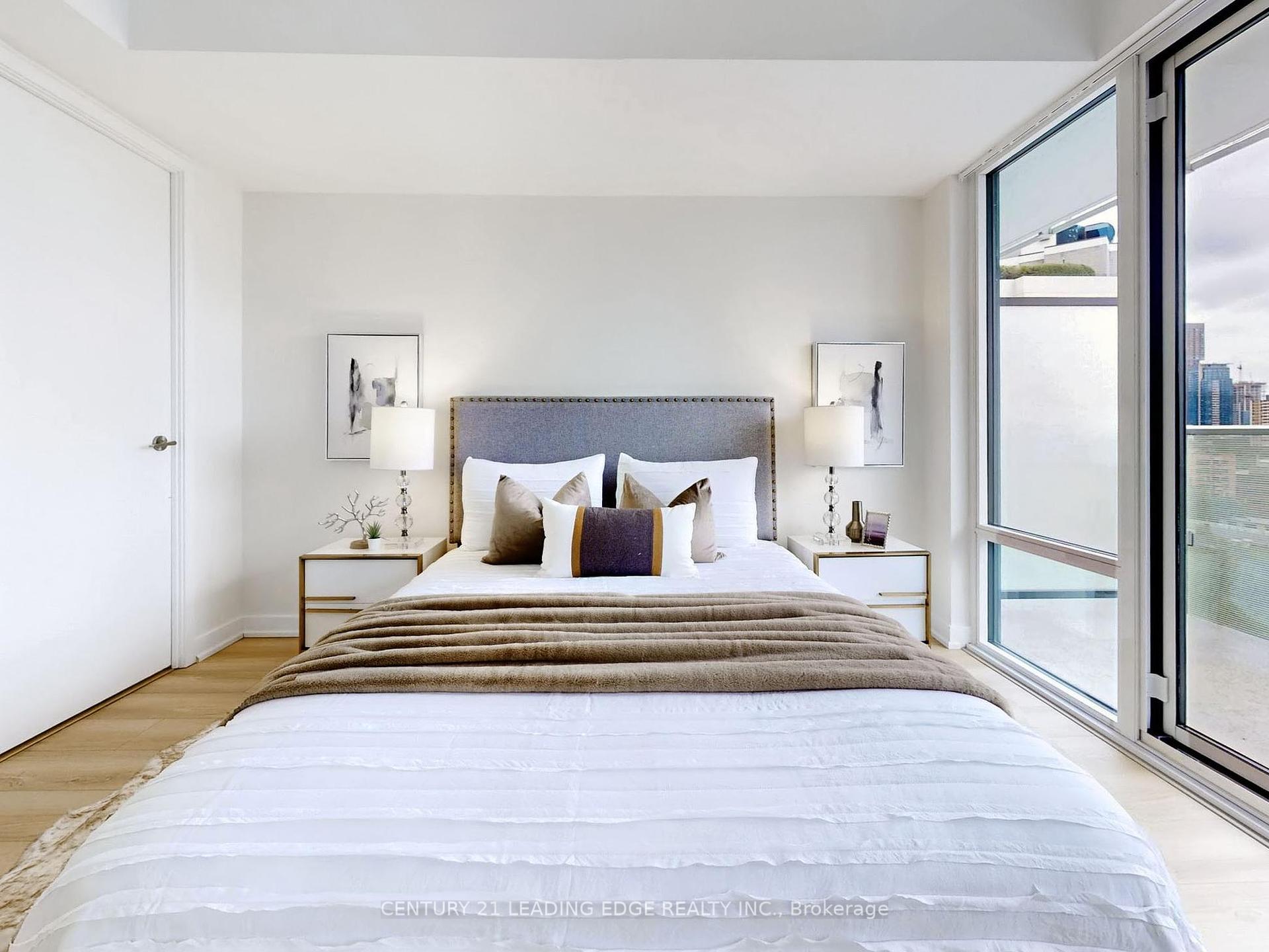 3 Bedrooms Condo at 501 Yonge, Toronto For sale