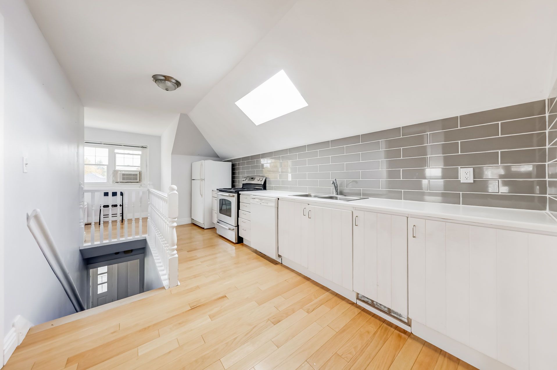1200 Avenue Road Upper#3
