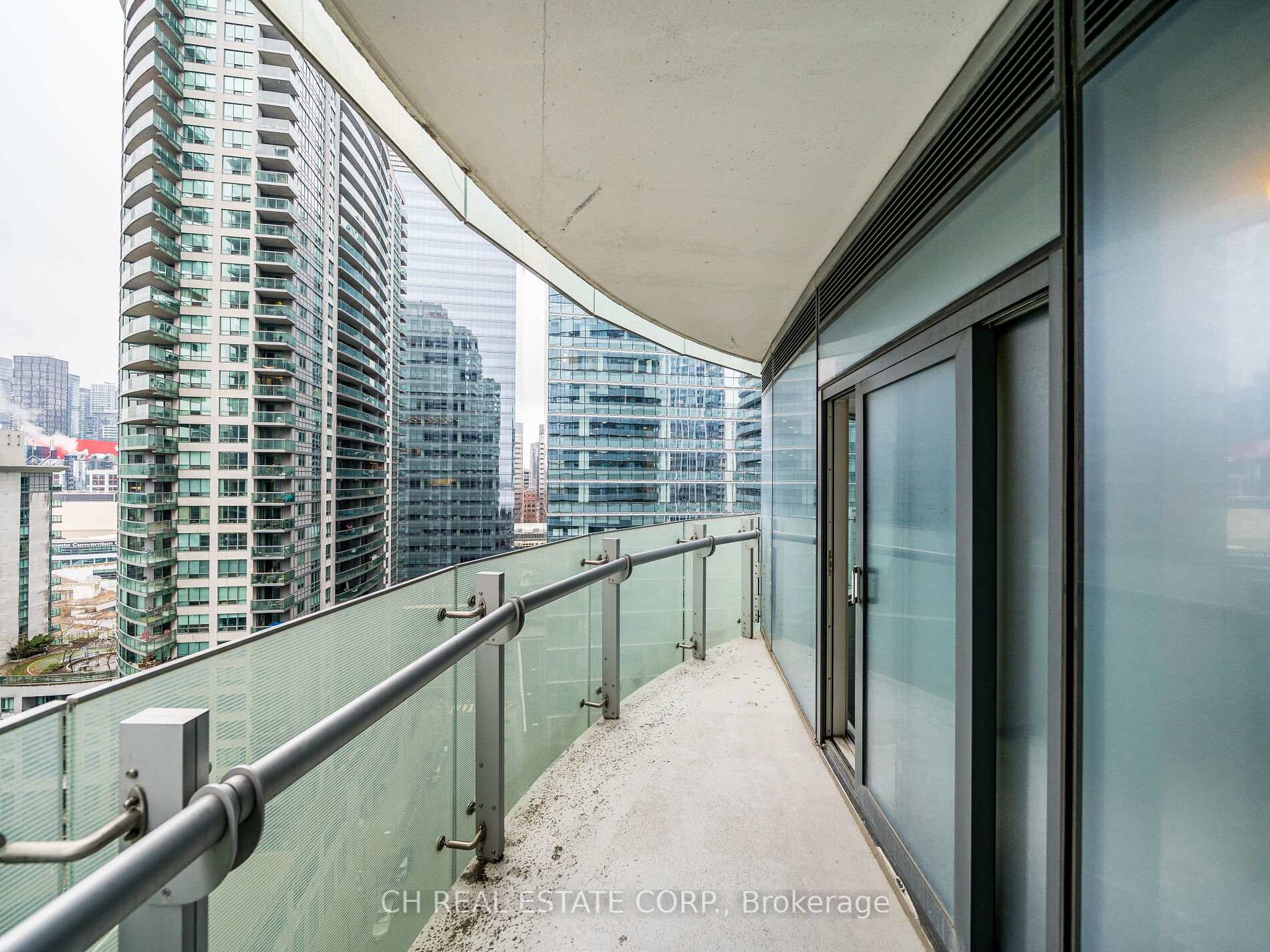 2 Bedrooms Condo at 12 York,  Toronto For sale