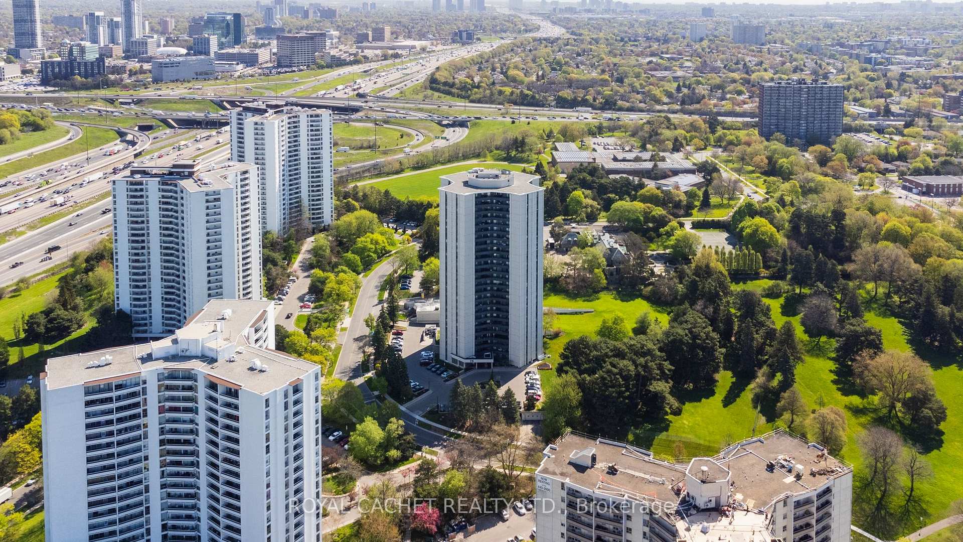 3 Bedrooms Condo at 75 Graydon Hall, Toronto For sale