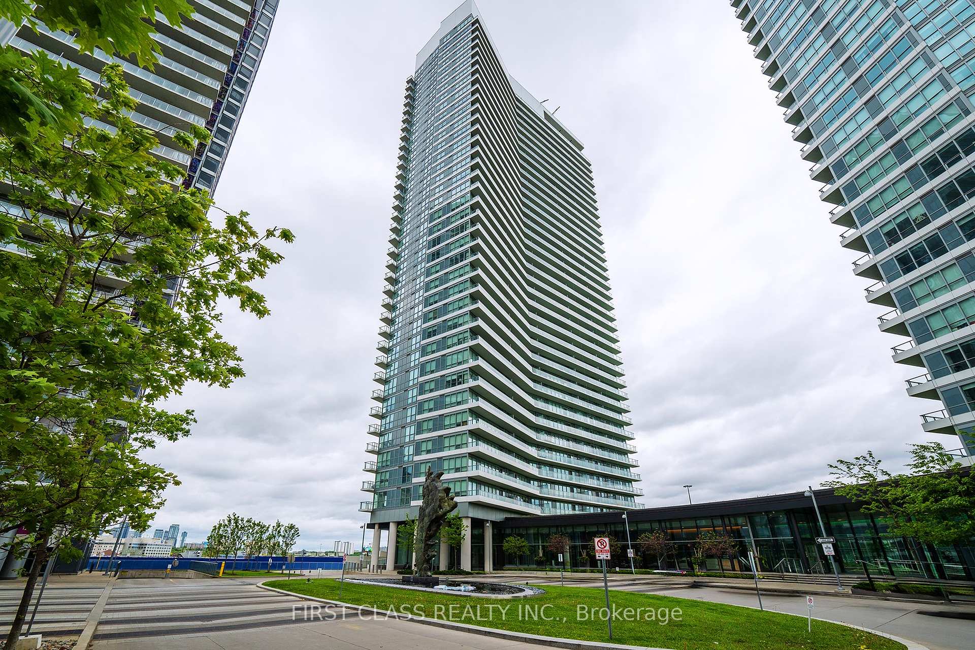 2 Bedrooms Condo at 117 Mcmahon, Toronto For sale