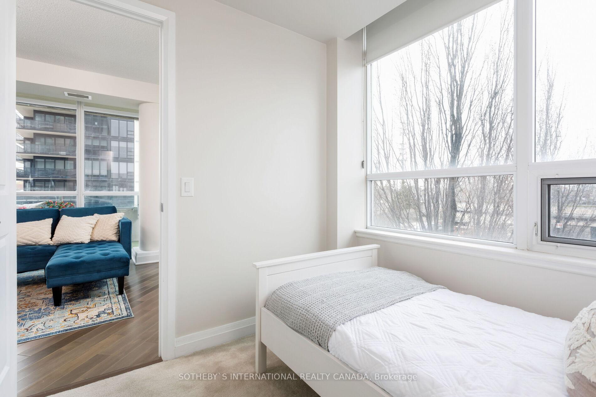 2 Bedrooms Condo at 1055 Southdown,  Mississauga For sale