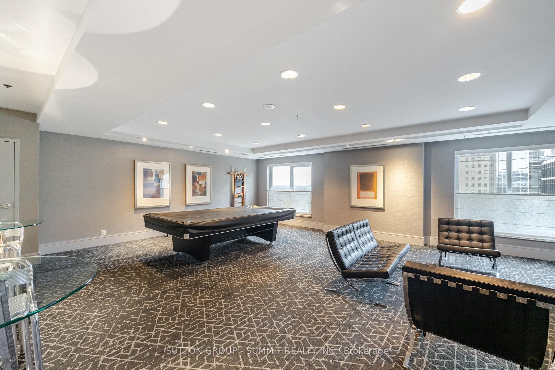 2 Bedrooms Condo at 8 Park, Toronto For sale