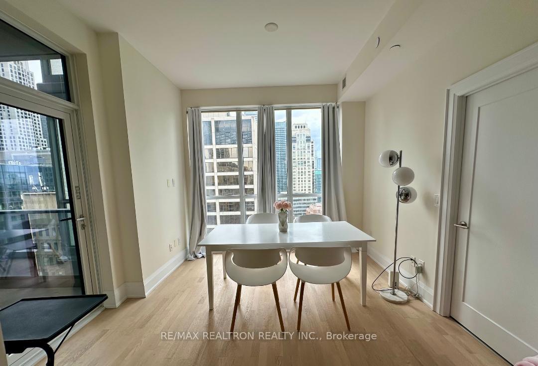 2 Bedrooms Condo at 88 Cumberland, Toronto For sale