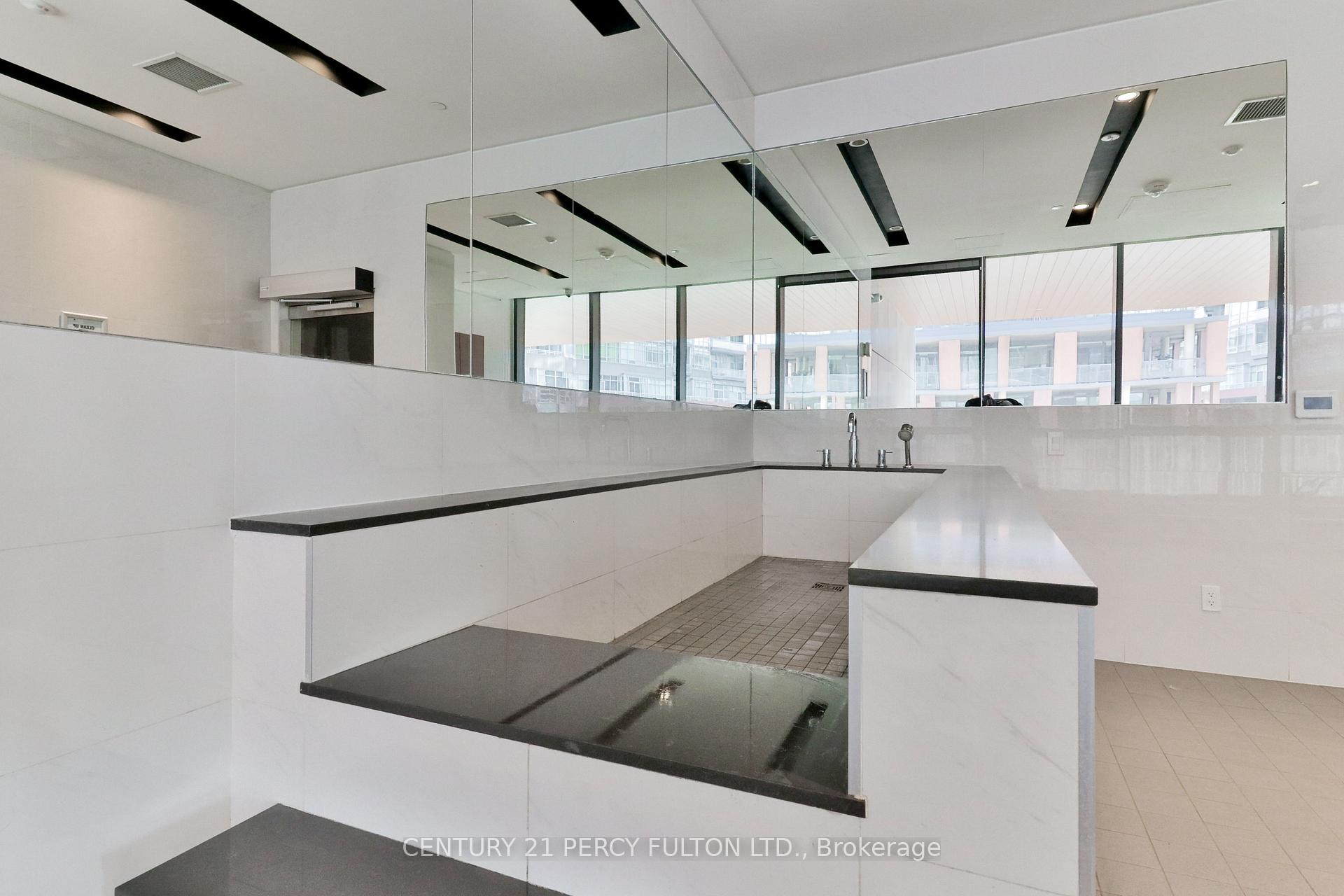 2 Bedrooms Condo at 19 Bathurst,  Toronto For sale