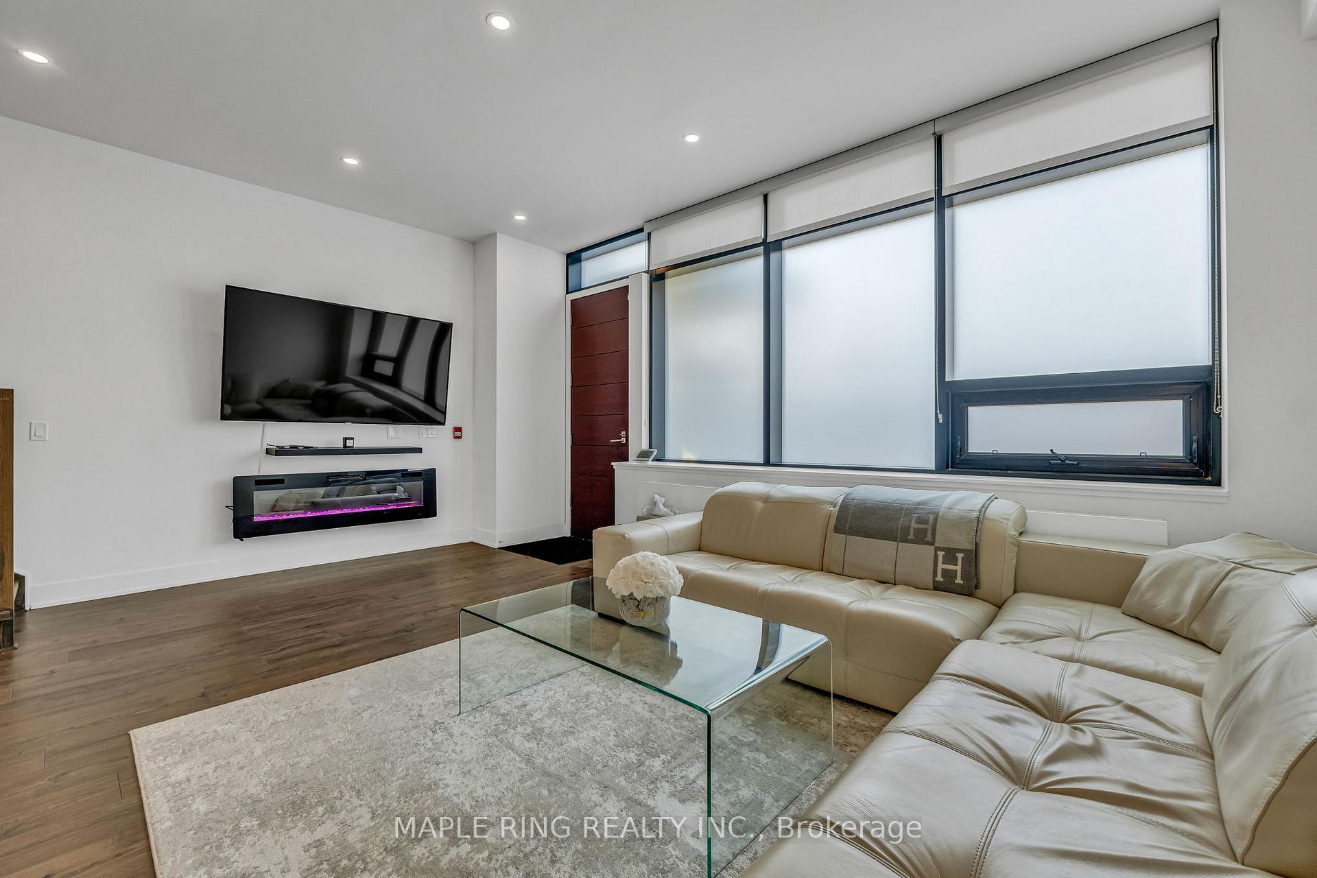 3 Bedrooms Condo at 2908 Highway 7, Vaughan For sale