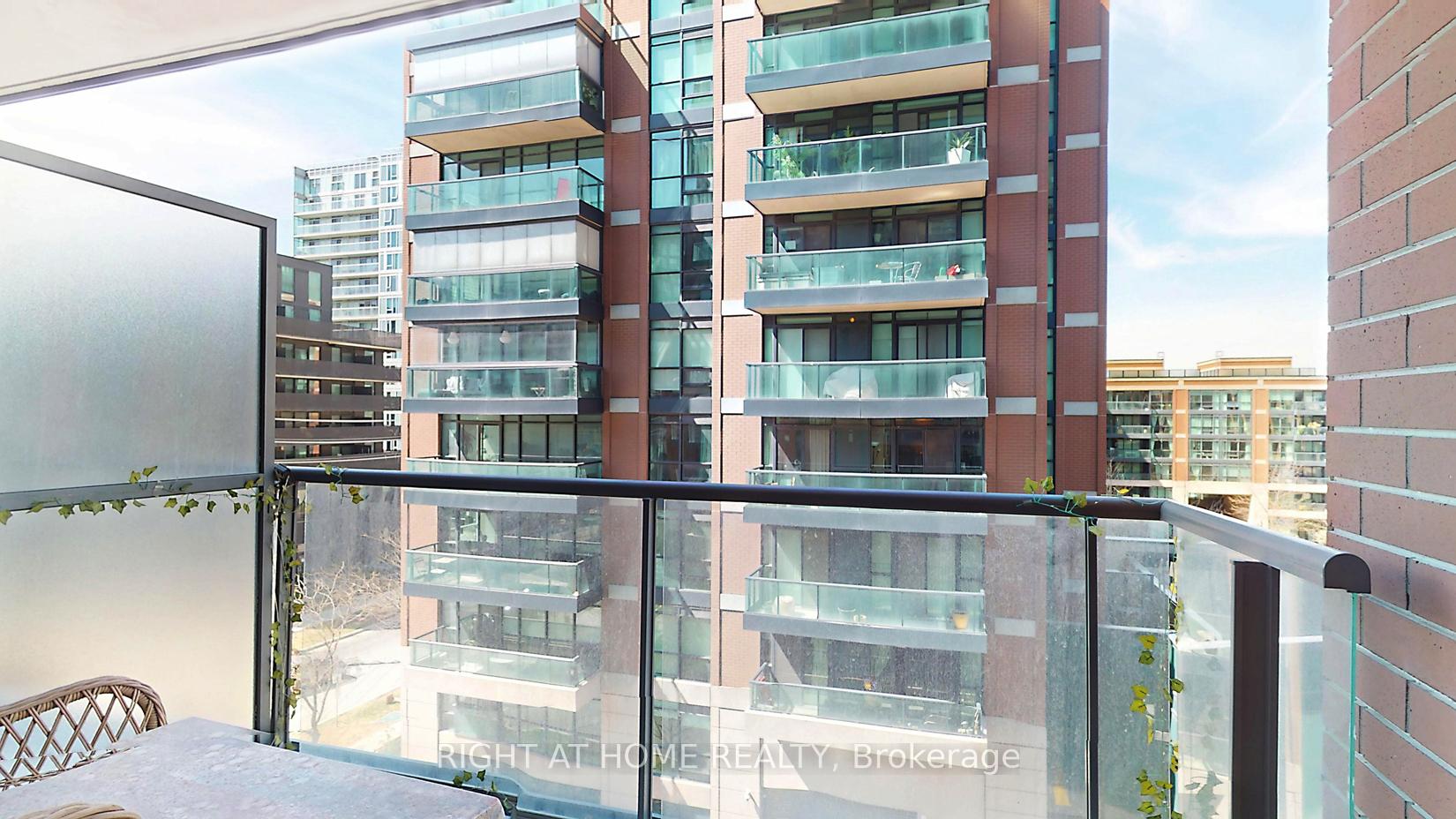 1 Bedroom Condo at 31 Tippet,  Toronto For sale