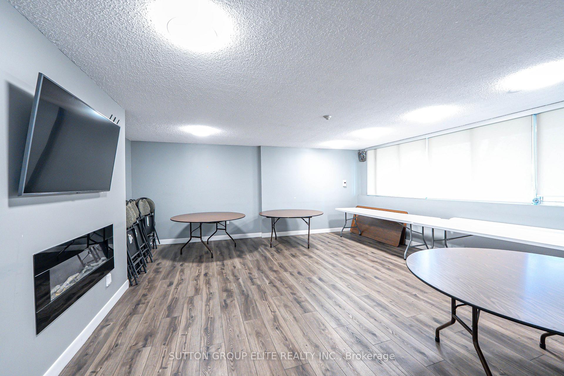 3 Bedrooms Condo at 3590 Kaneff,  Mississauga For sale