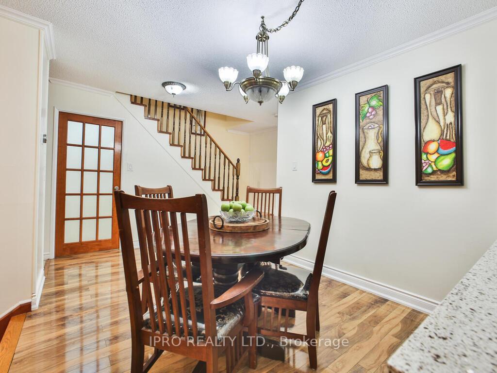 4 Bedrooms Condo at 485 Meadows, Mississauga For sale