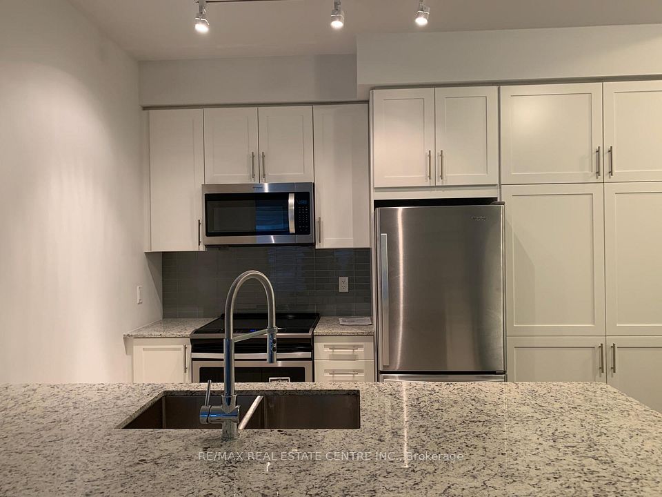 4085 Parkside Village