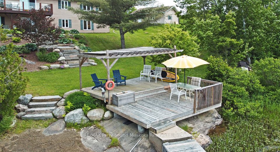 17 Martha Drive, McKellar, ON P0G 1C0