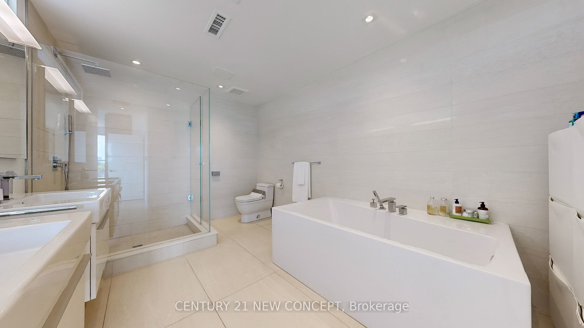 1 Watergarden Way N, #501