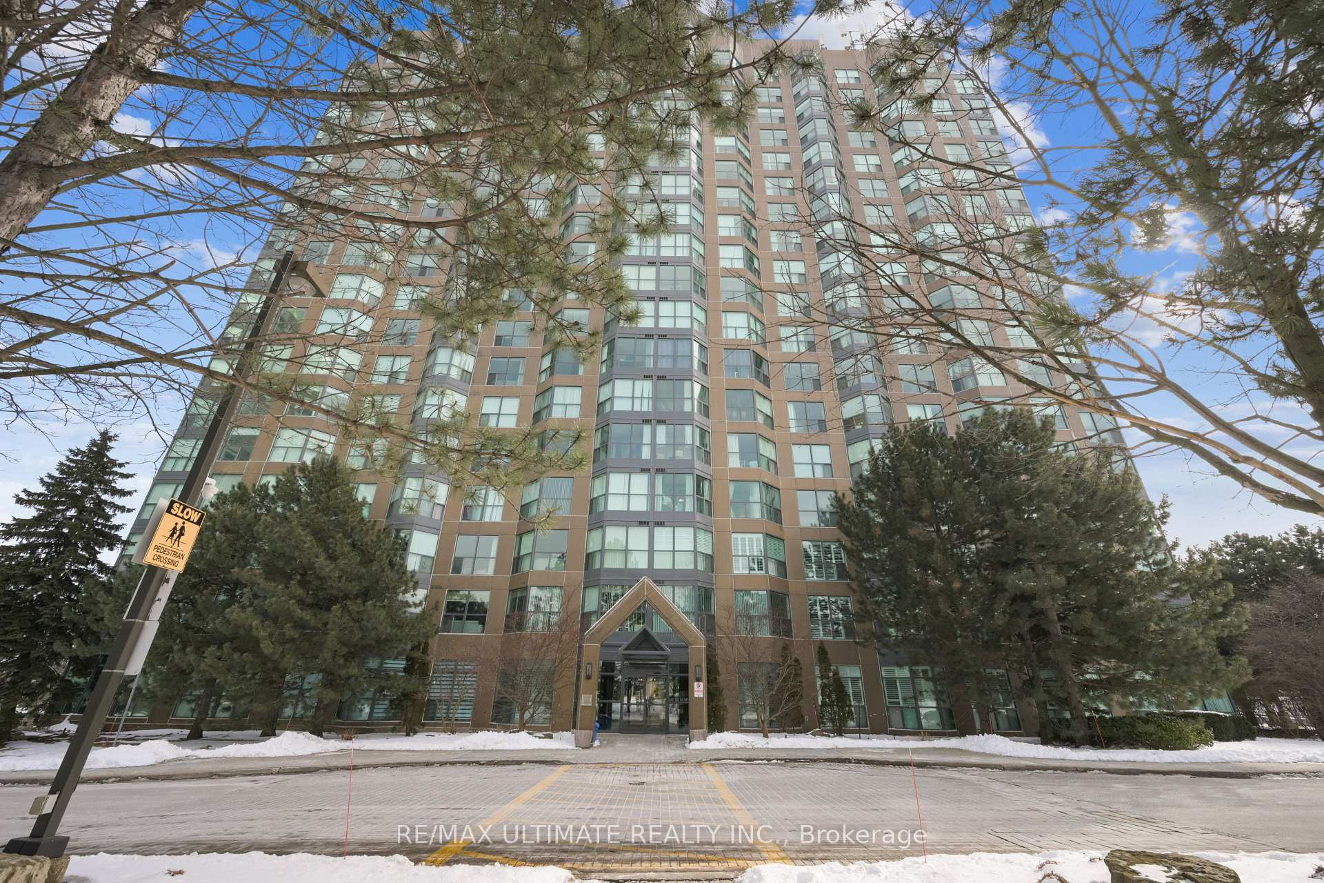 2 Bedrooms Condo at 2177 Burnhamthorpe, Mississauga For sale
