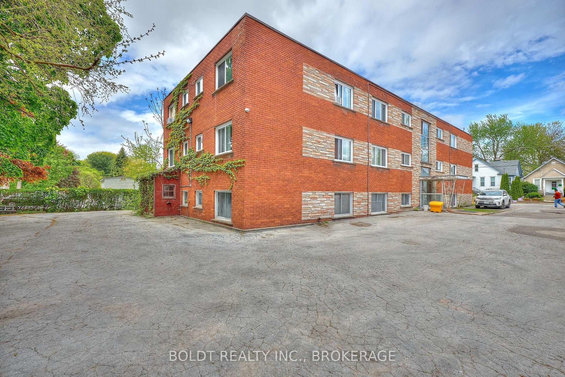 6274 BARKER Street, Niagara Falls, ON L2G 1Y7