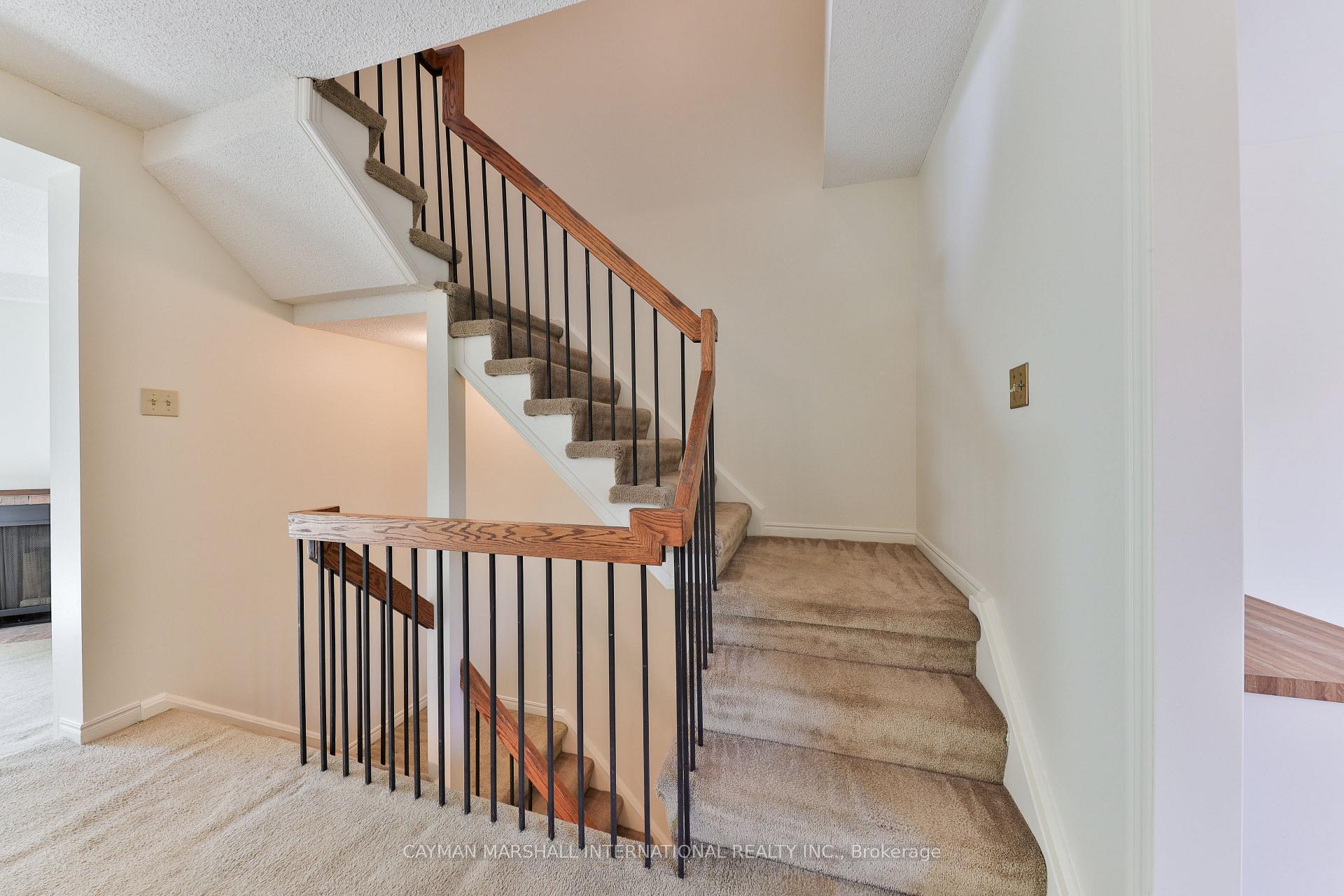 3 Bedrooms Condo at 1160 Walden, Mississauga For sale