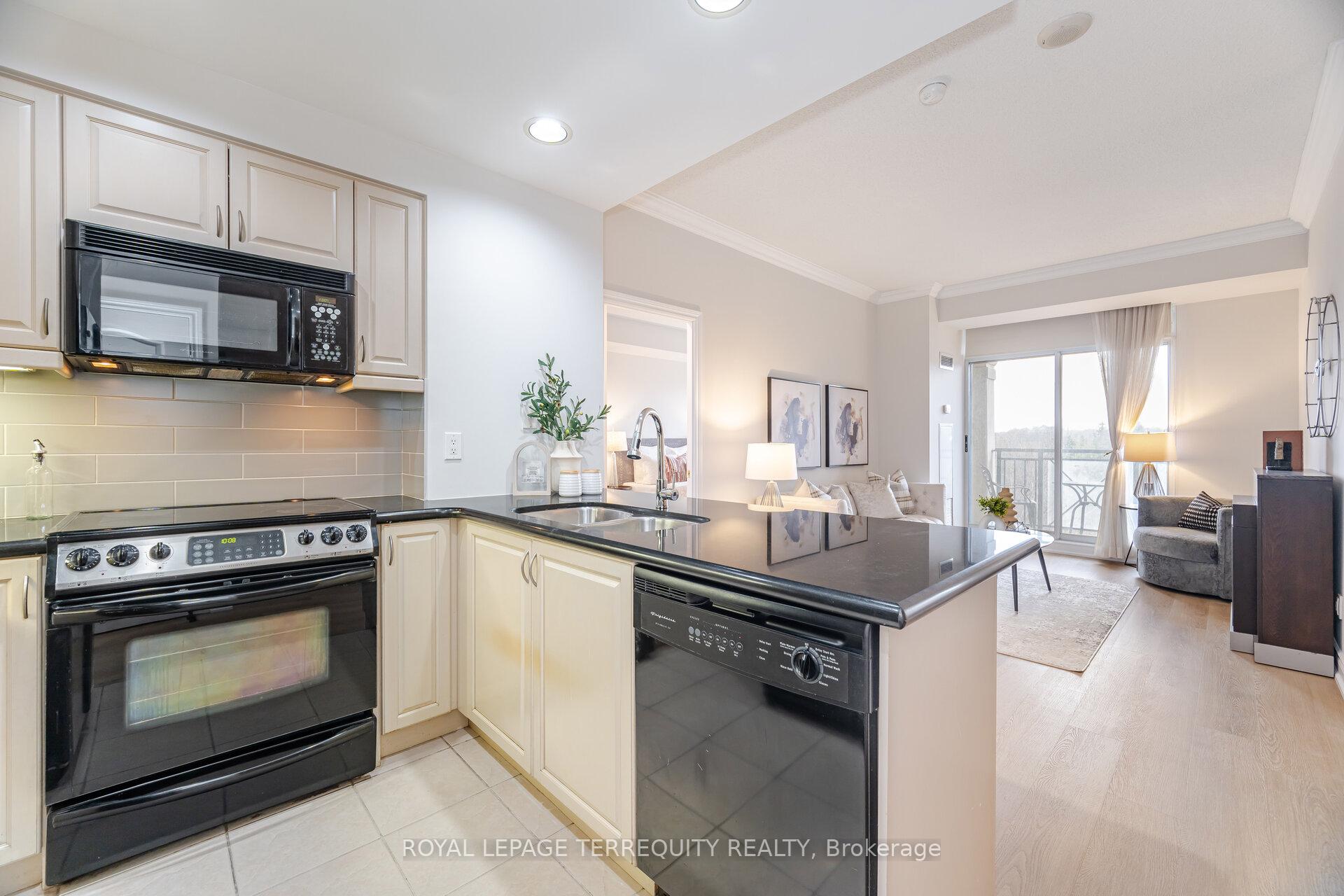 2 Bedrooms Condo at 1101 Leslie,  Toronto For sale